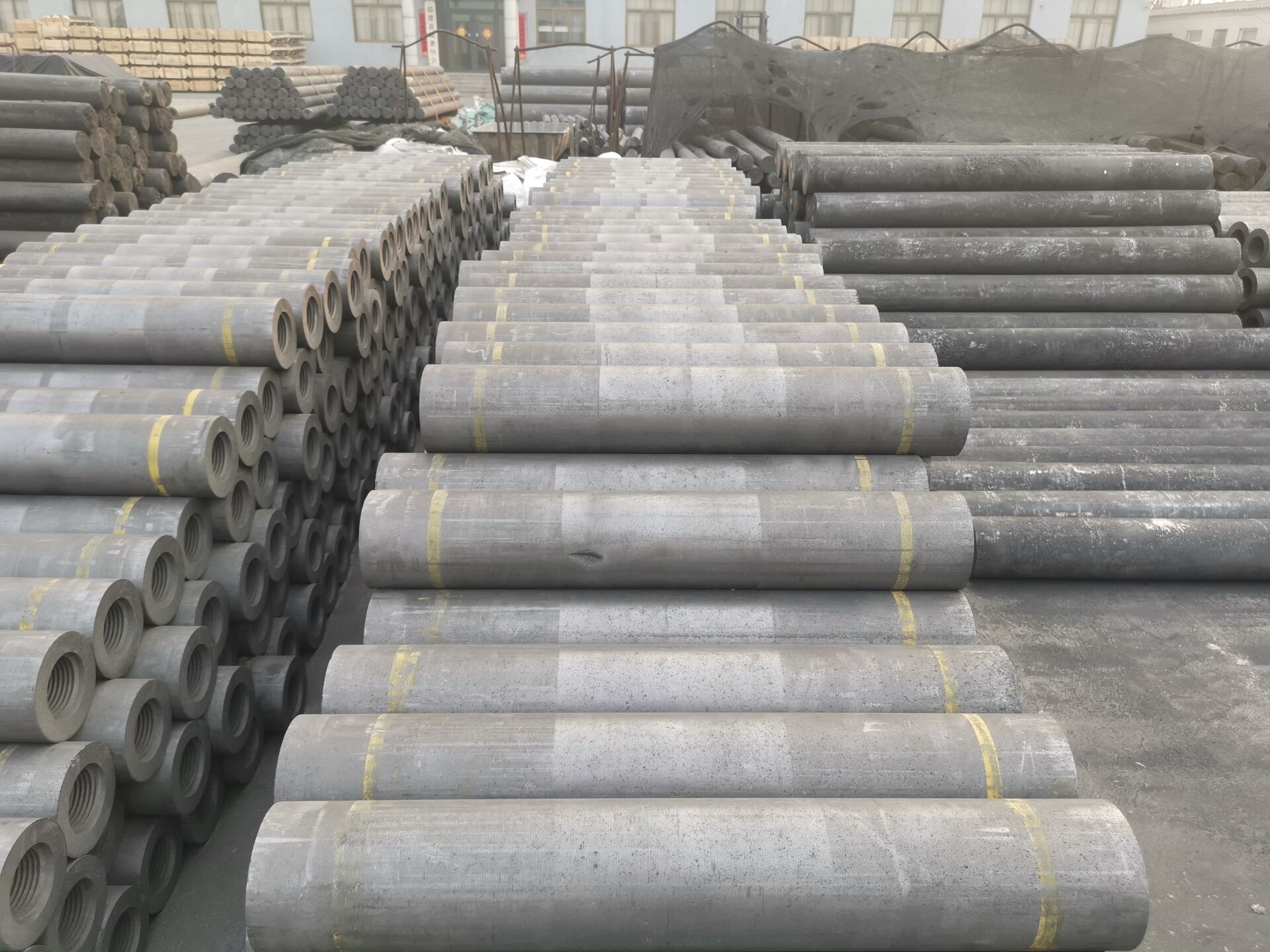 The main factors affecting the consumption of graphite electrodes