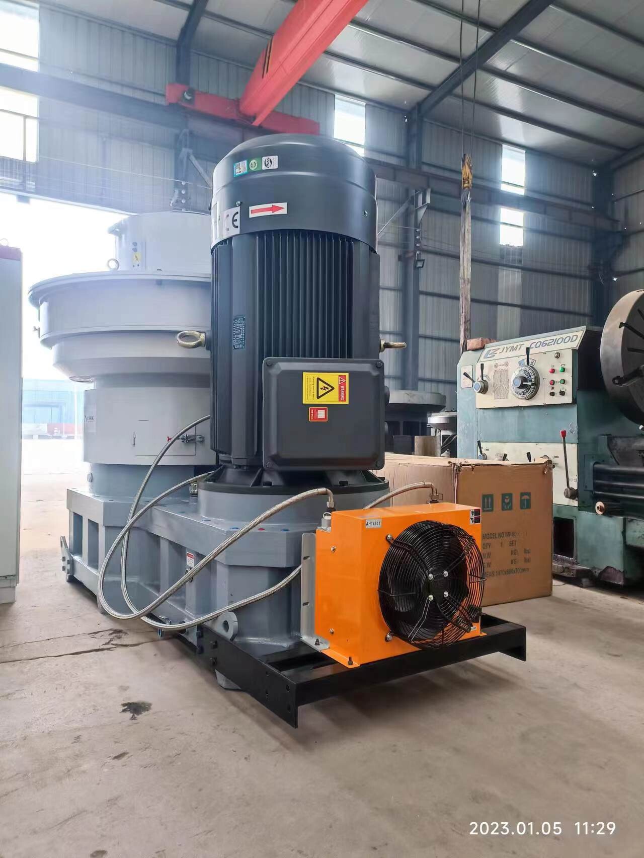 Send 220kw XGJ850 Wood Pellet Machine to Romania