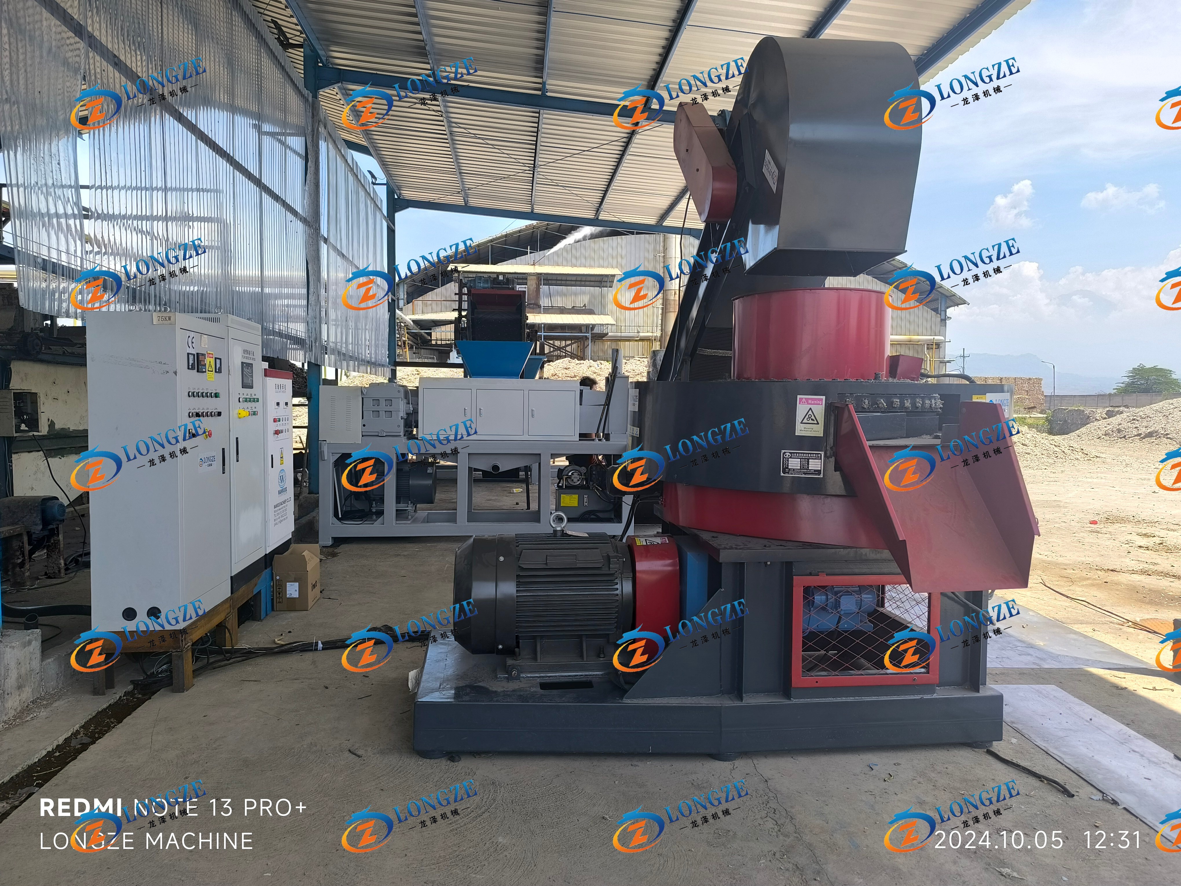 LONGZE 2t/h plastic briquette production line operation running