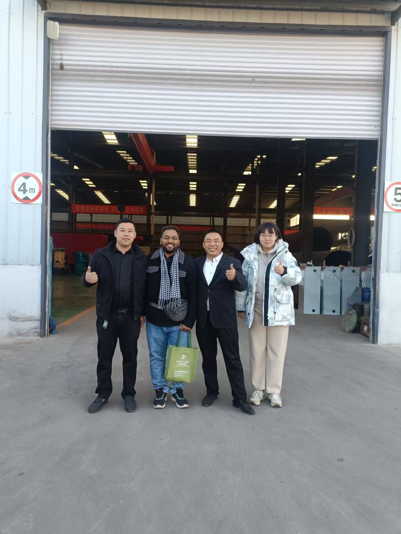 Welcome customers from India to visit Longze Factory