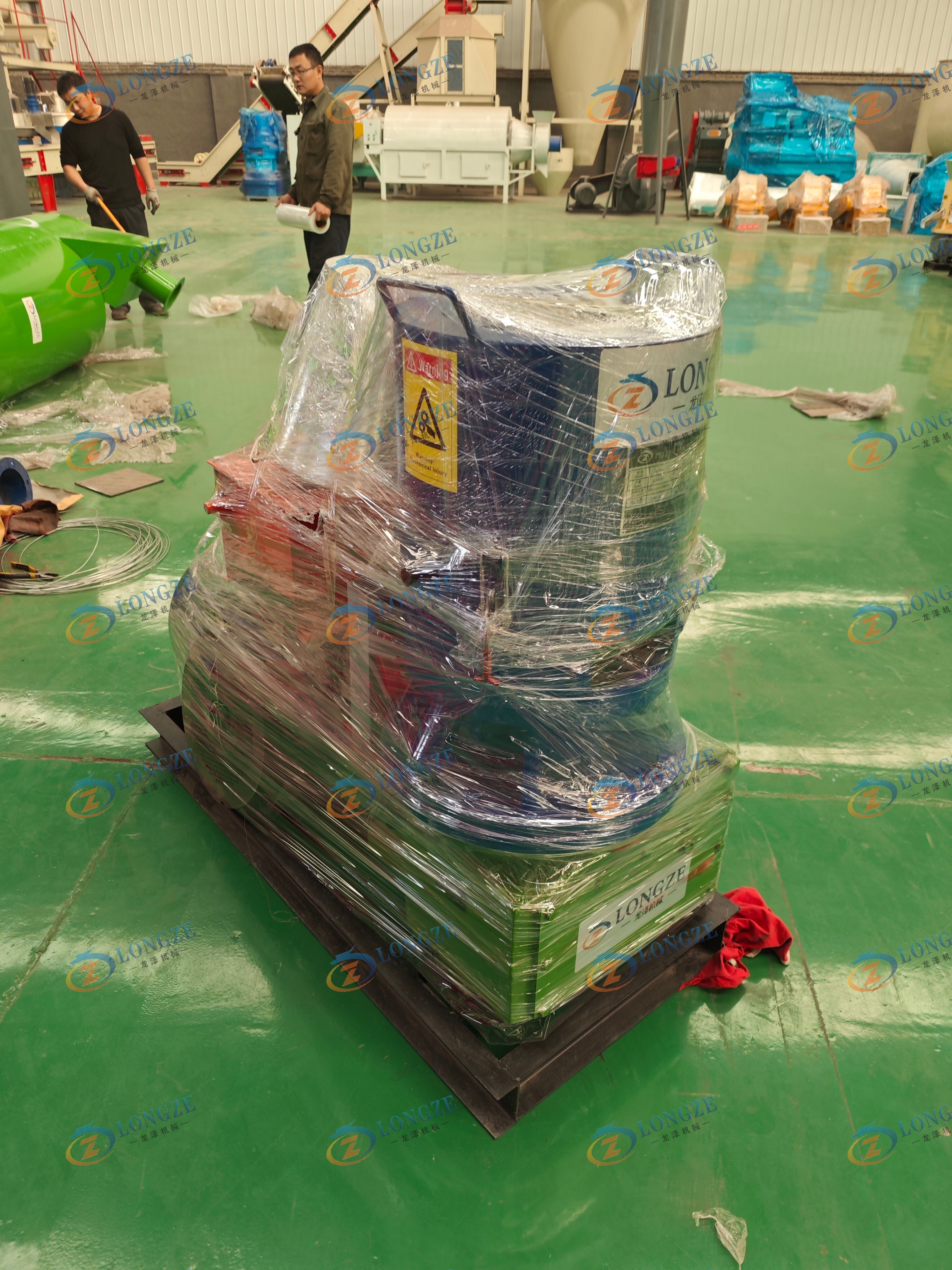 SHANDONG LONGZE~SAWDUST MAKING MACHINE AND PELLET MACHINE EXPORT