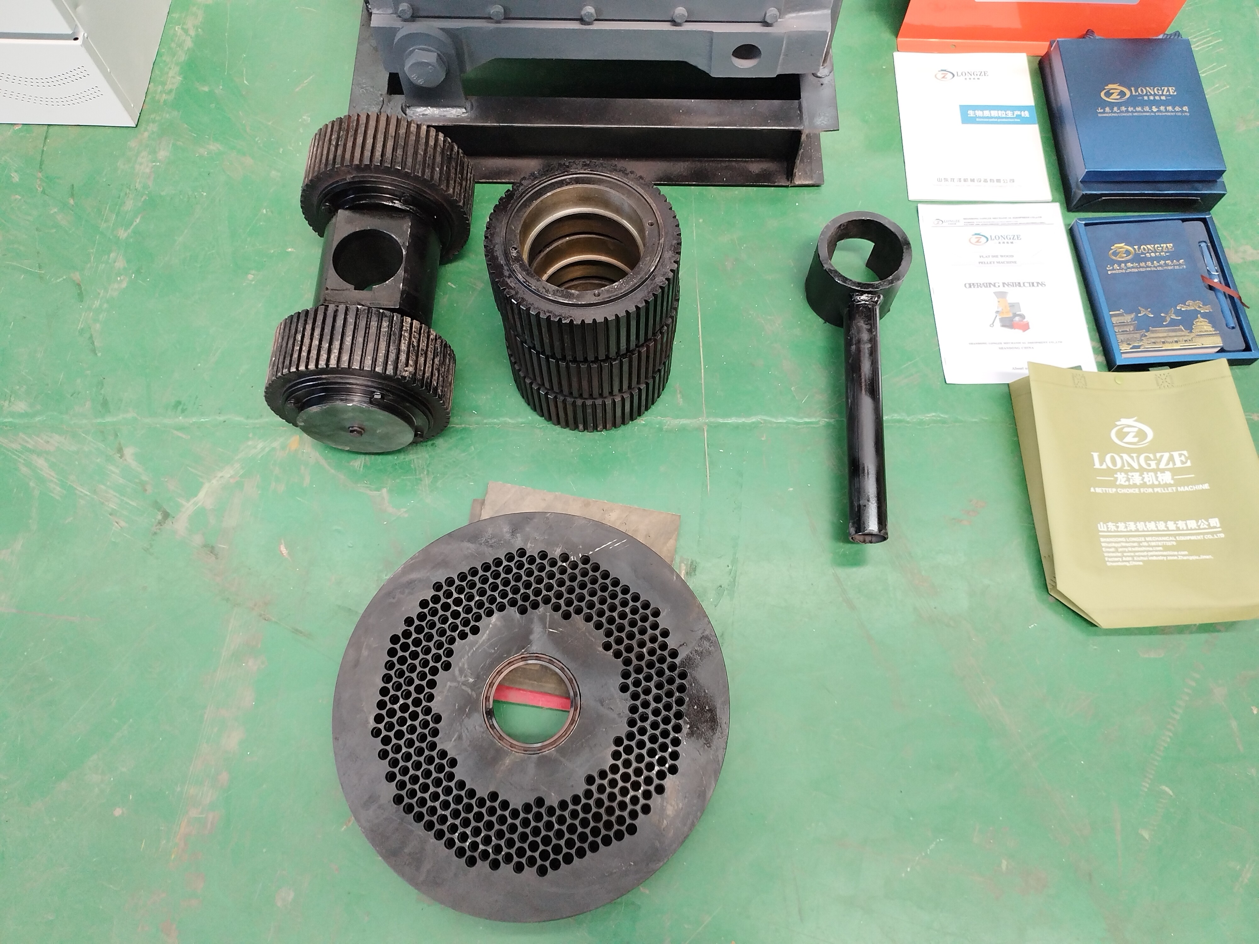 LONGZE 55 KW FLAT DIE PELLET MACHINE SHIPPED TO SOUTH AMERICA