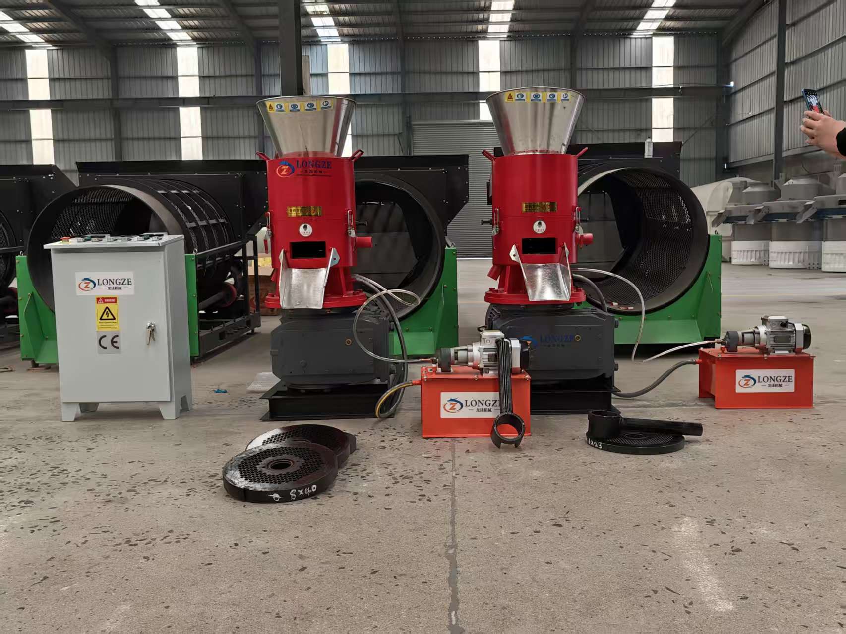 ?Shandong Longze Multifunctional Flat Die Pellet Mill Exported to Europe!?