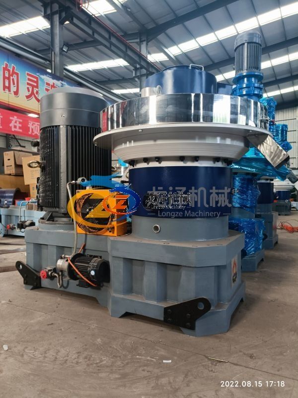 Export 1.7-2.5Ton/hour 132kw biomass wood pellet making machine for India customer