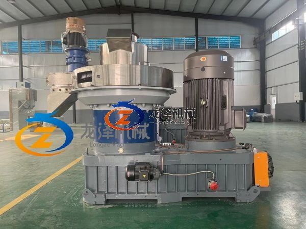 Export 220kw XGJ850 Wood Pellet Mill  Roller Biomass Pellet Machine