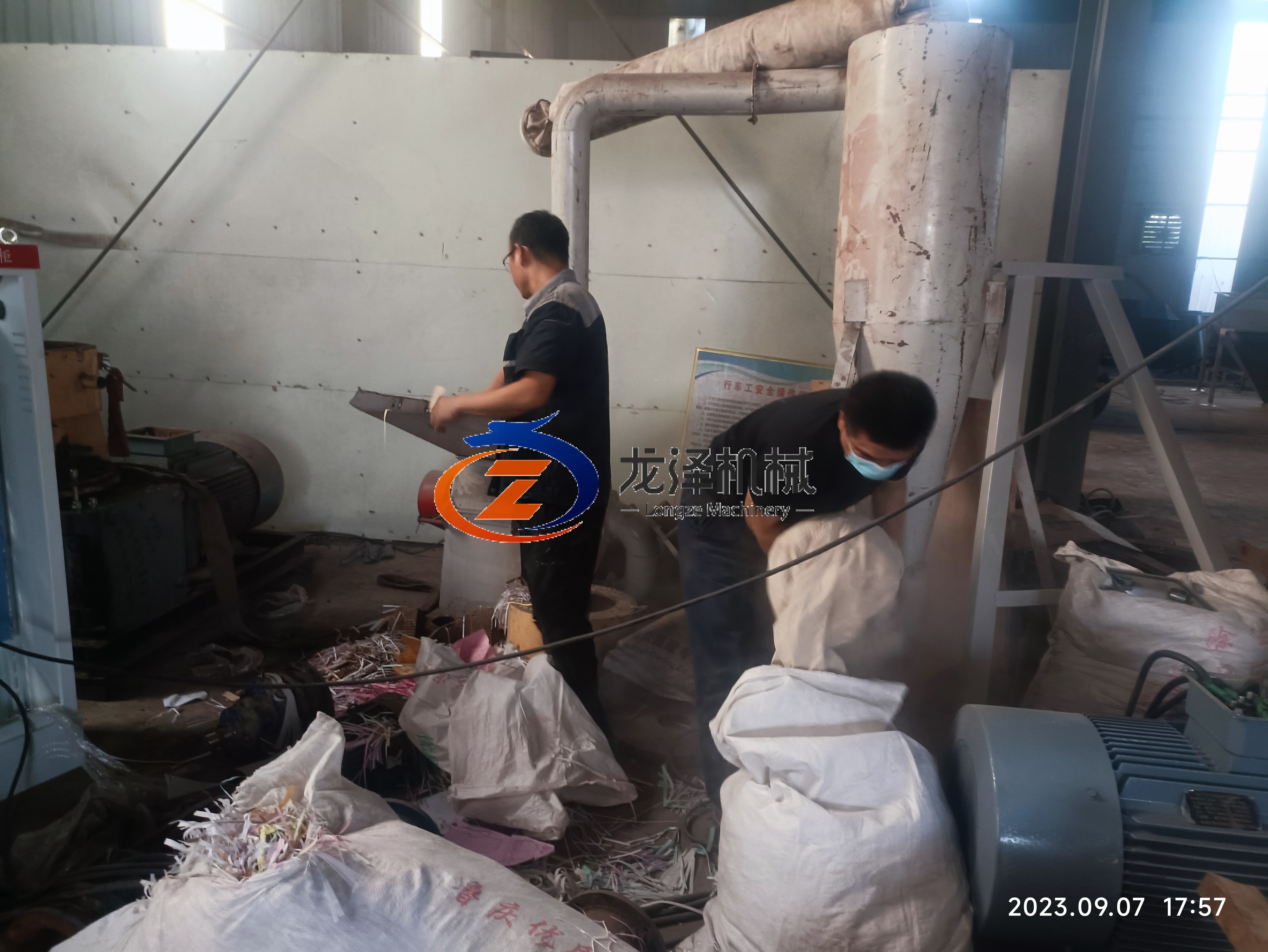 ​AN INDIAN CUSTOMER WHOSE RAW MATERIAL IS WASTE PAPER CAME TO INSPECT THE GOODS