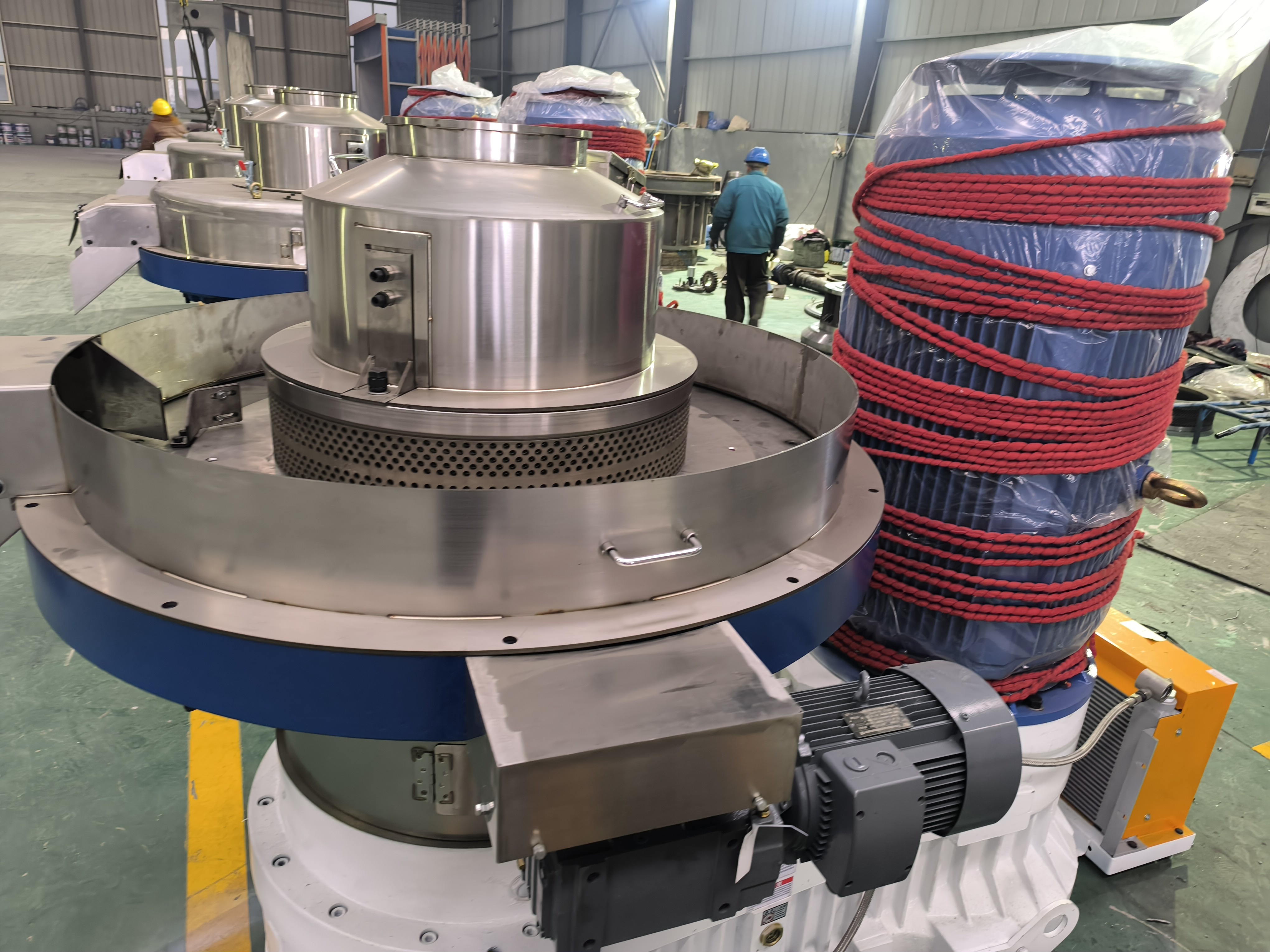 132KW XGJ560 WOOD PELLET MACHINE