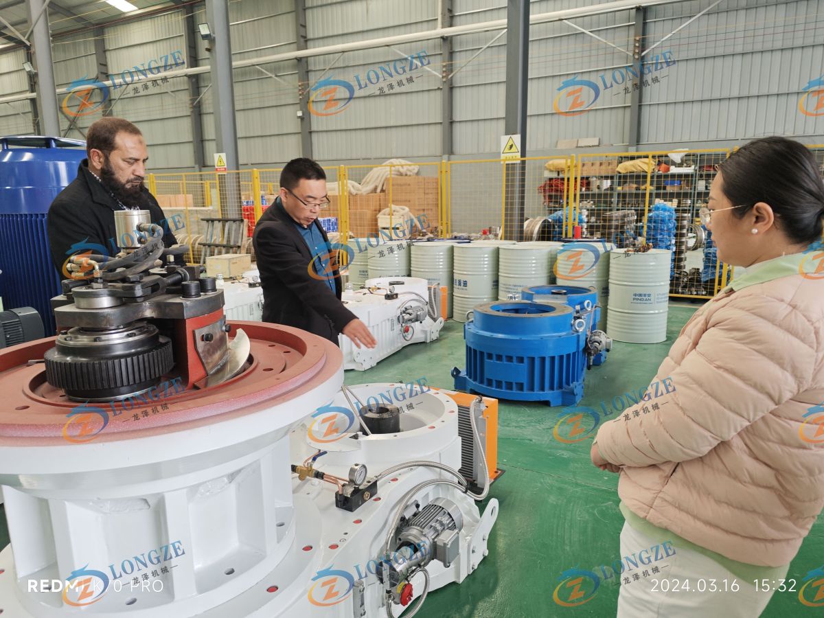 PAKISTANI CUSTOMERS CAME TO OUR FACTORY TO VISIT THE PELLET MACHINE