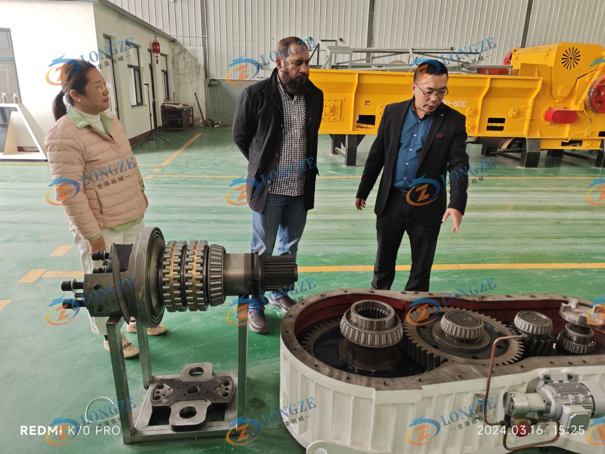 PAKISTANI CUSTOMERS CAME TO OUR FACTORY TO VISIT THE PELLET MACHINE