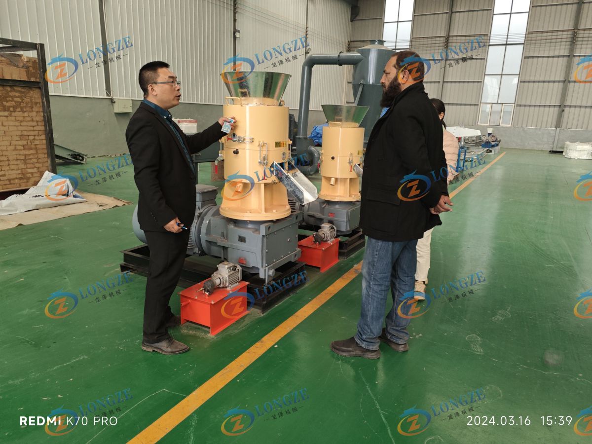 PAKISTANI CUSTOMERS CAME TO OUR FACTORY TO VISIT THE PELLET MACHINE