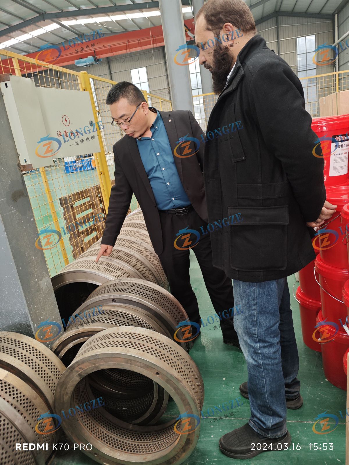 PAKISTANI CUSTOMERS CAME TO OUR FACTORY TO VISIT THE PELLET MACHINE