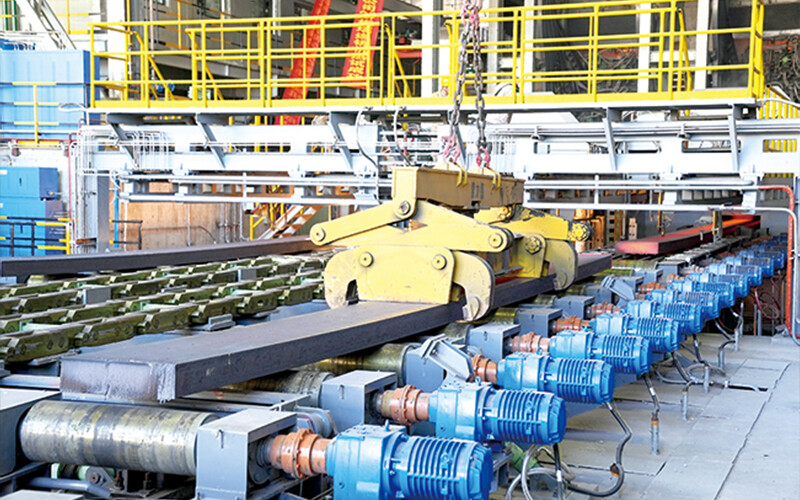 The company's No. 2 slab continuous casting machine successfully completed trial production