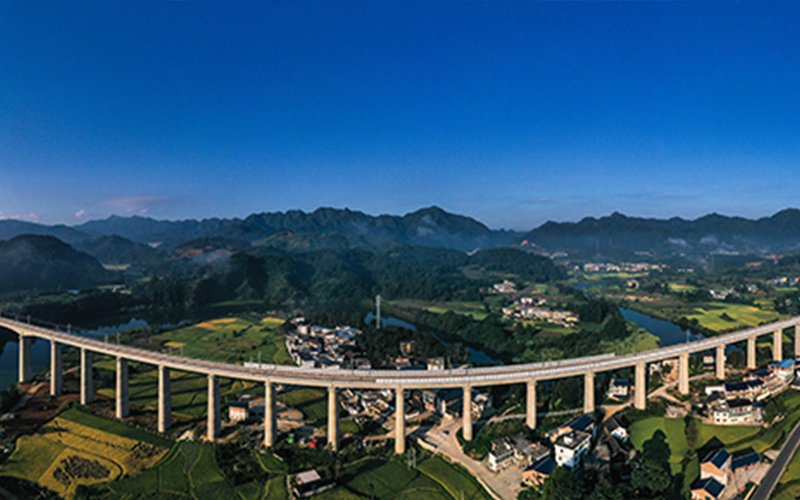 67,800 tons of 100-meter high-speed rails help connect high-speed rail lines