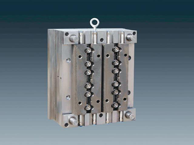 Pourer wine cap injection mold