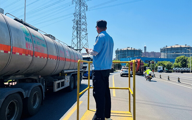 Write responsibility with loyalty and protect peace with sweat