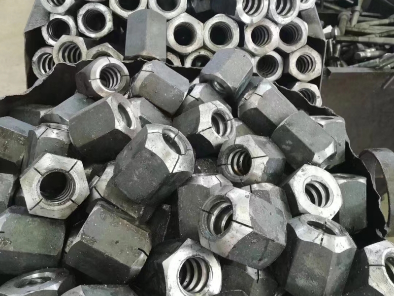 Self drilling anchor nut