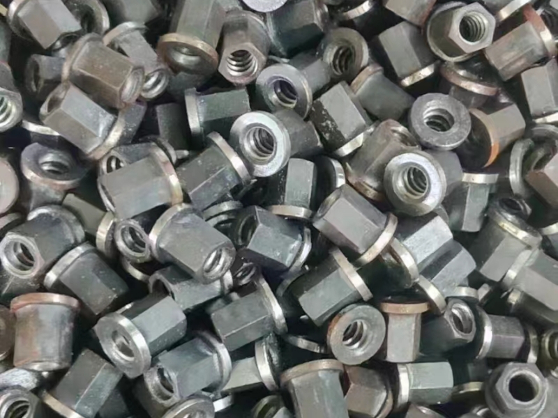 Self drilling anchor nut