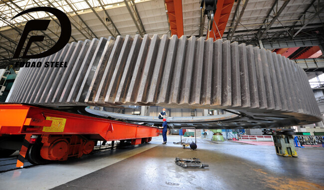 This giant gear weighs a whopping 77 tons!