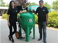 APPLICATION OF AUTOMOBILE RENOVATION DUSTLESS BLASTING