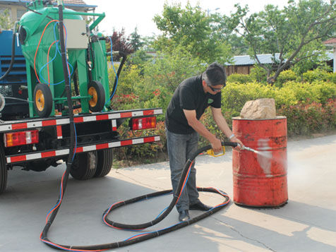 IS DUSTLESS BLASTING BETTER THAN TRADITIONAL SAND BLASTING MACHINE?