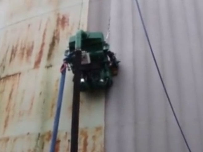 A ROBOTIC BLAST CLEANER FASTERBLASTER CLEAN THE VERTICAL INNER AND OUTER TANK WALLS.