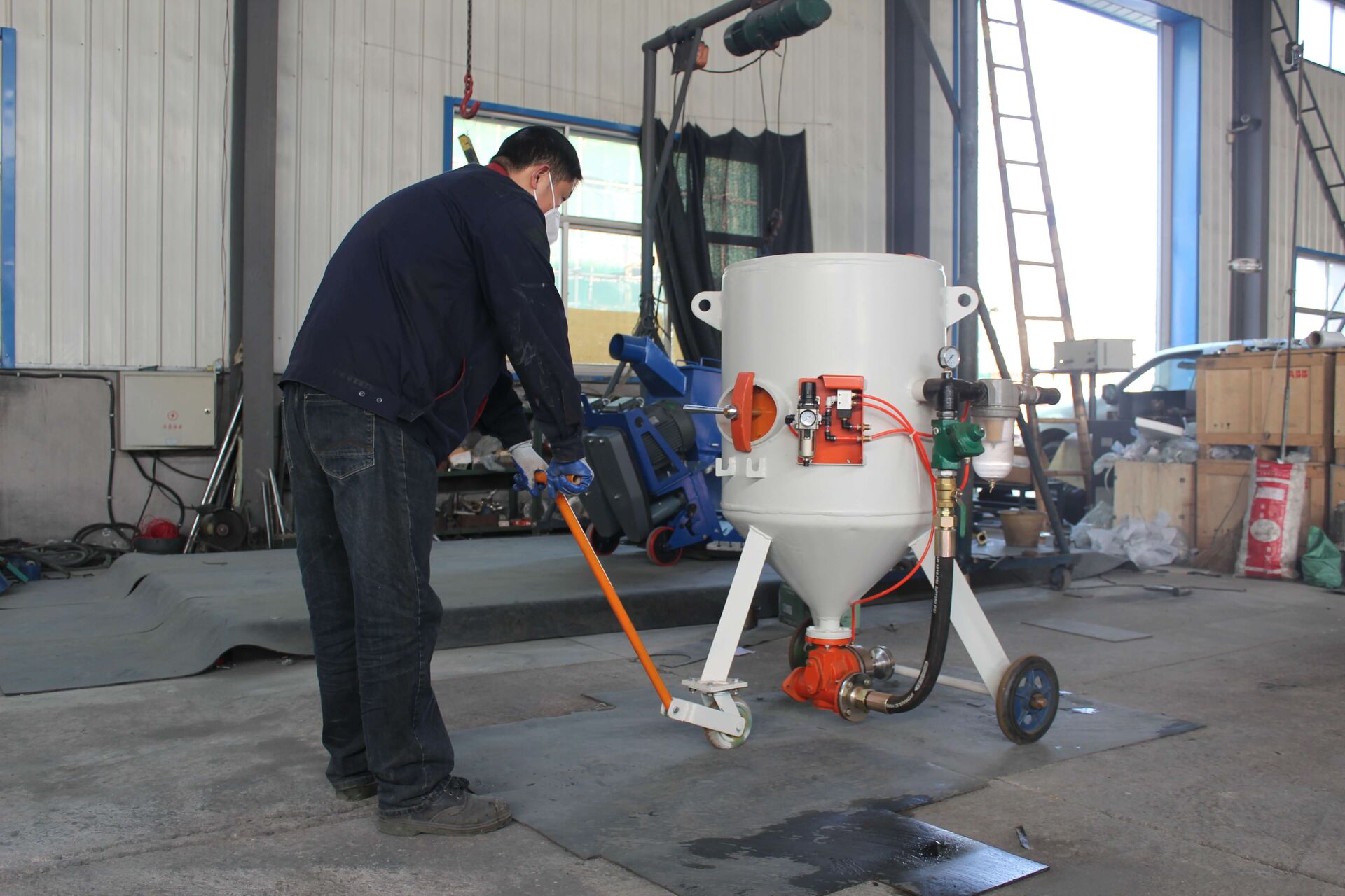 HOW TO PROPERLY MAINTAIN SAND BLASTING MACHINE