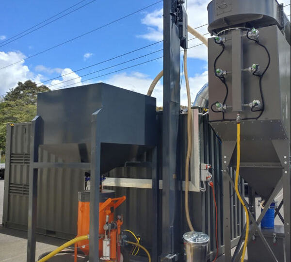 Container sand blasting room