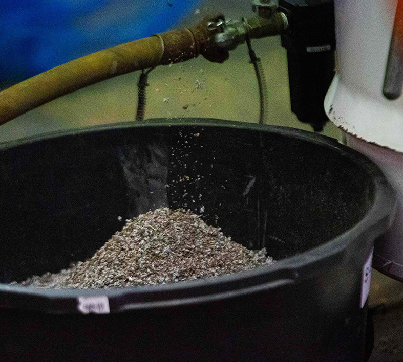 Sponge sand blasting room