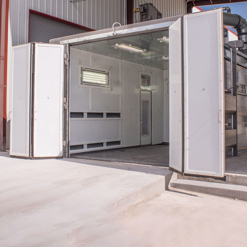 Sand blasting booth