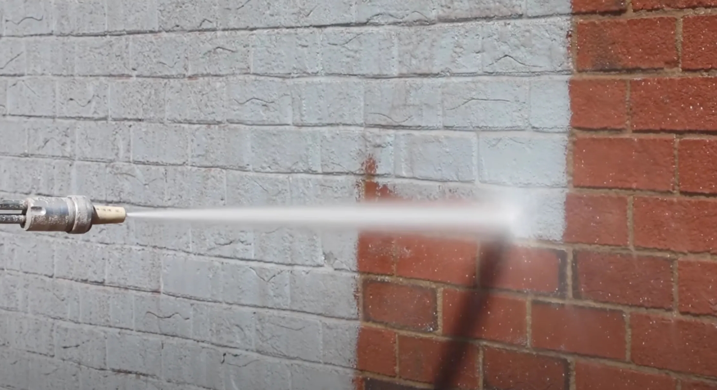 A Guide on 4 Methods for Paint Removal From Concrete 