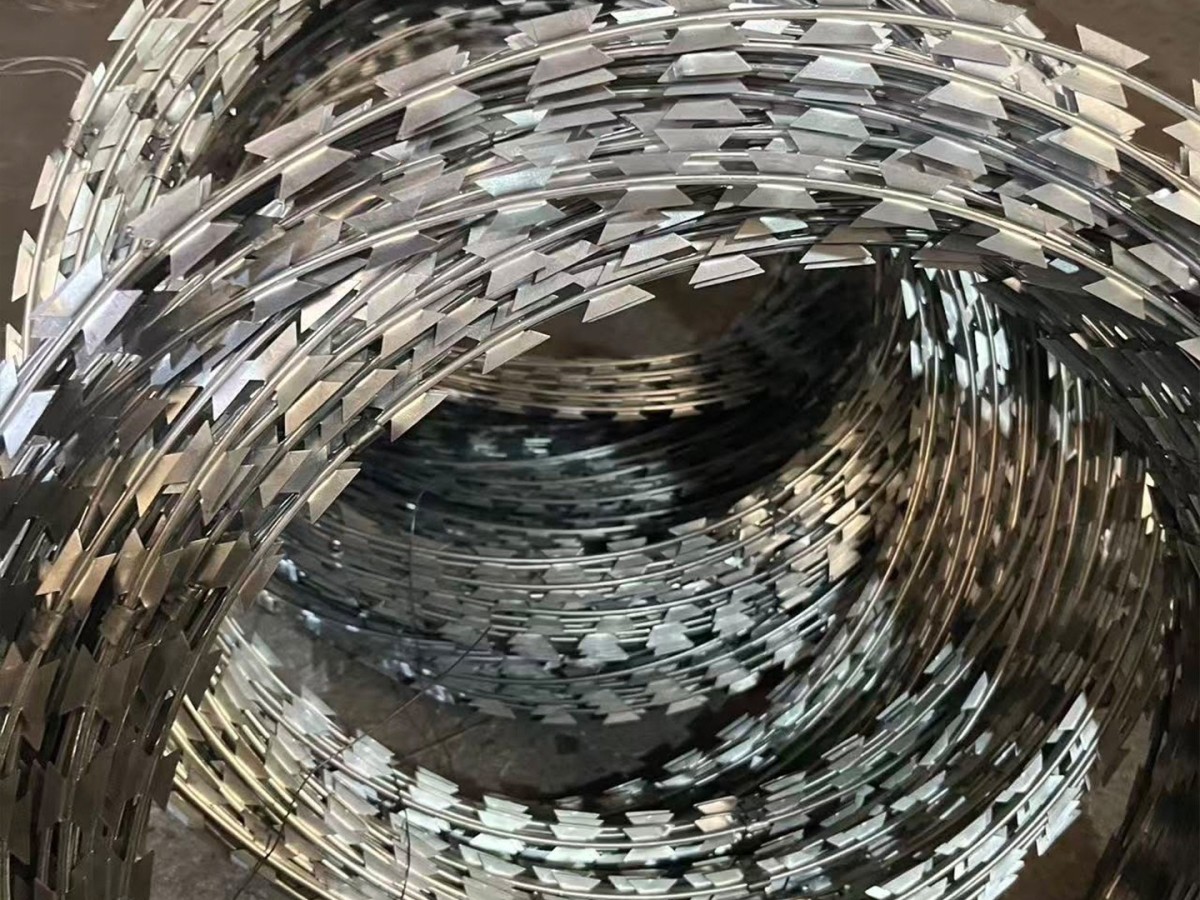 Hot-Dipped Galvanized Razor Wire Coil