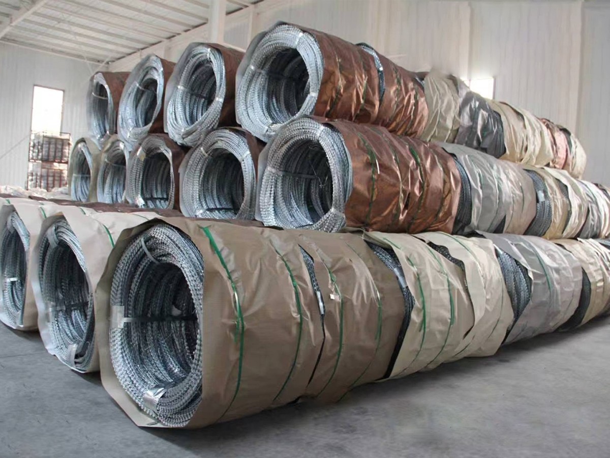 Hot-Dipped Galvanized Razor Wire Coil