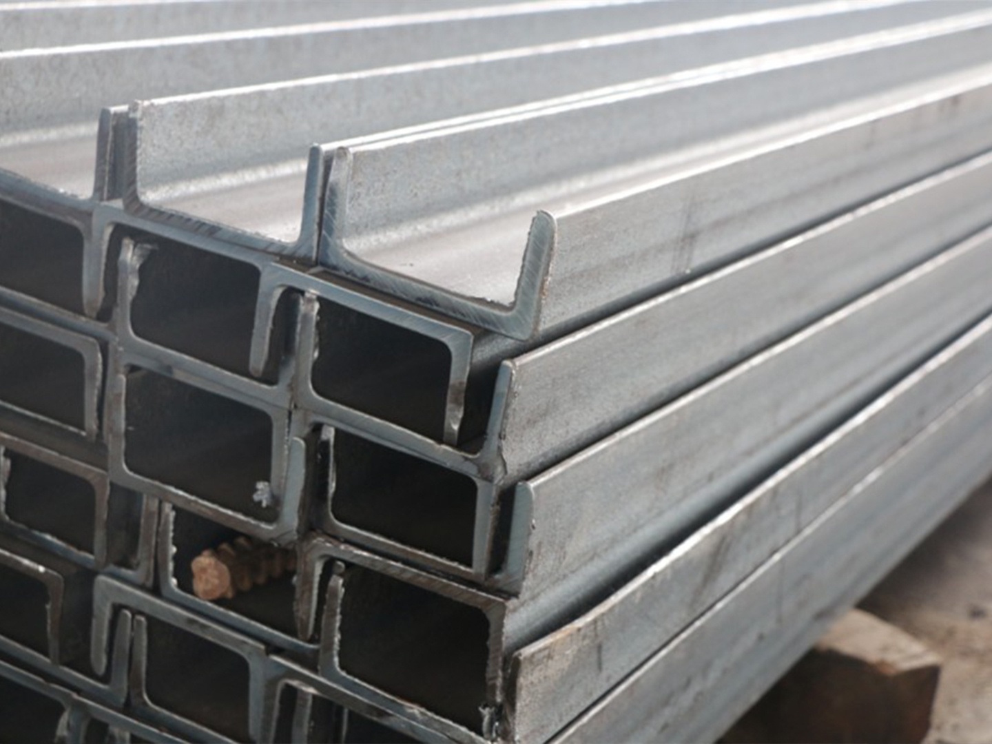 S355JR Hot Rolled UPE Steel Channel U Bar C Beam