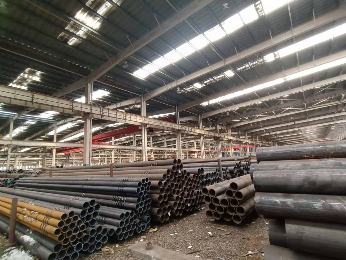 What material is Carbon Steel Pipe divided into?