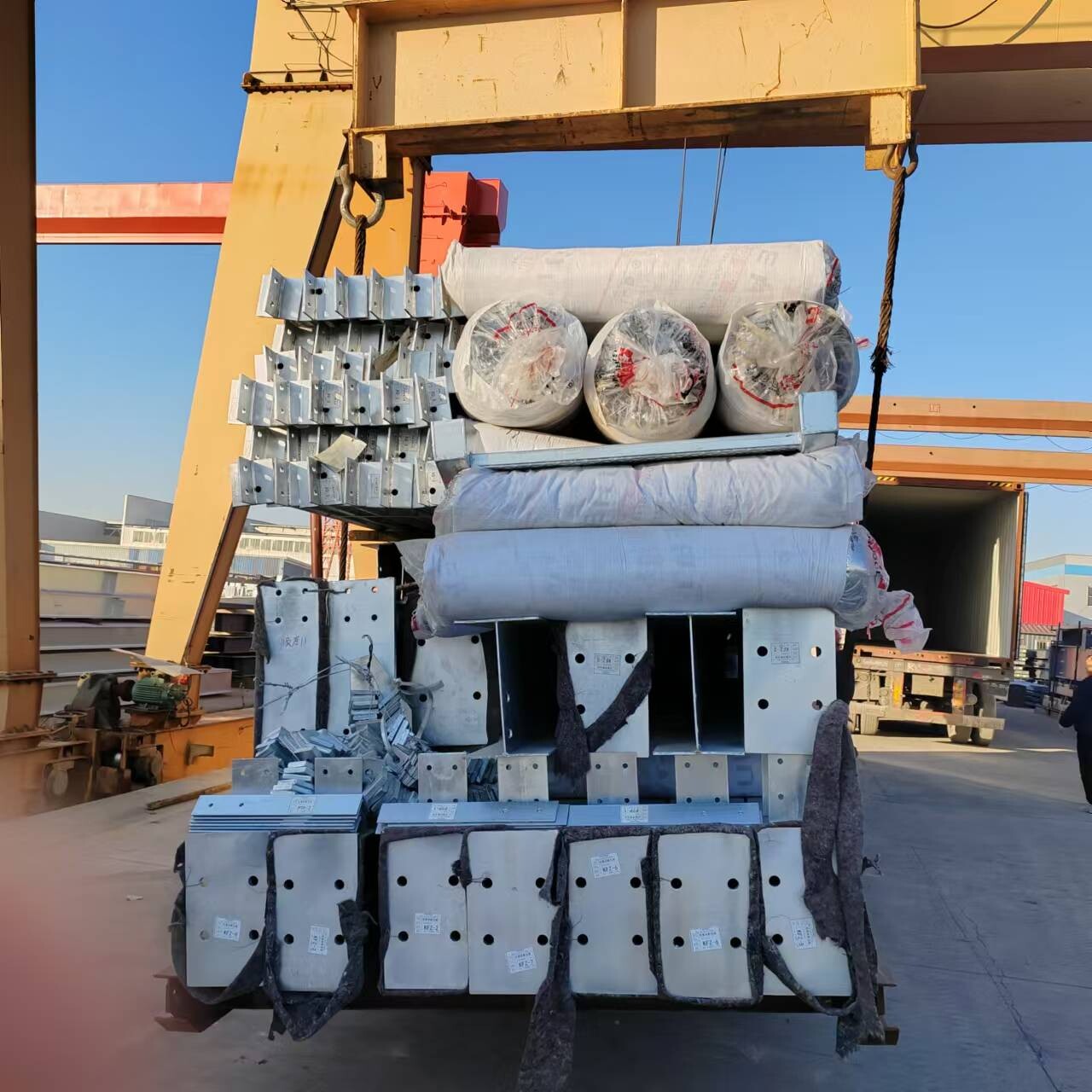 Steel structure factory building shipped to South Africa, with a construction area of ​​3,500㎡