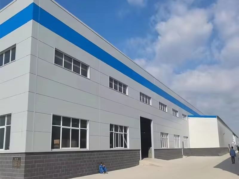 Customized Industrial Steel Workshop with Modern Design