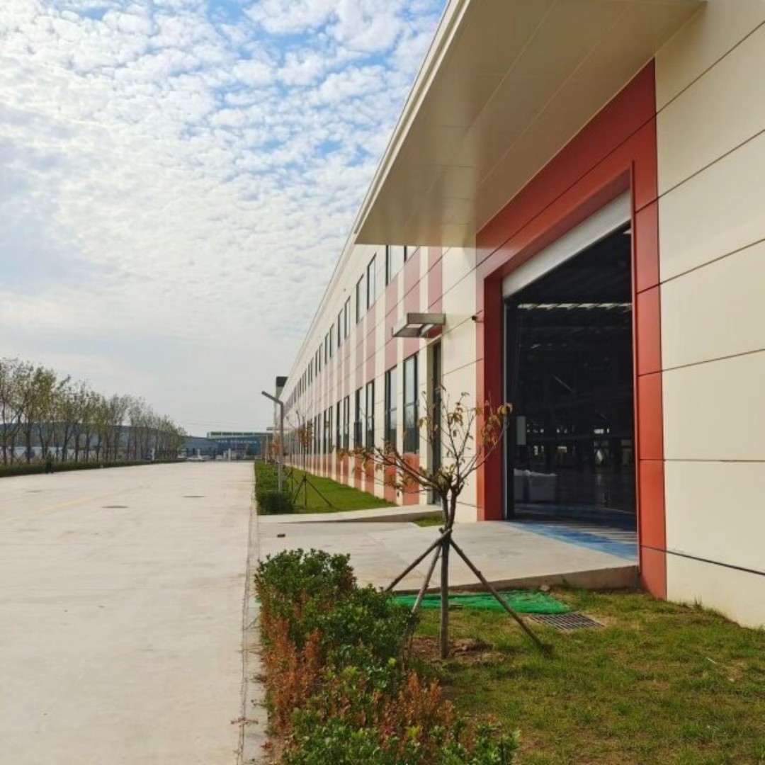 Steel structure warehouse with roller shutter door