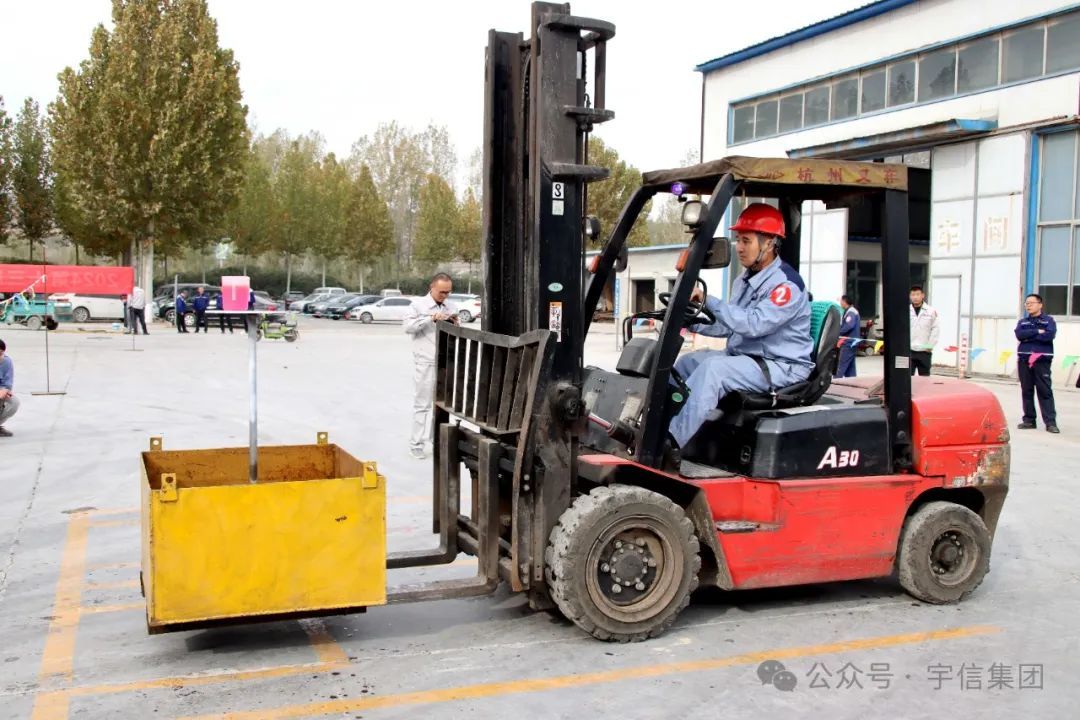 叉车司机比武.jpg 叉车司机比武.jpg