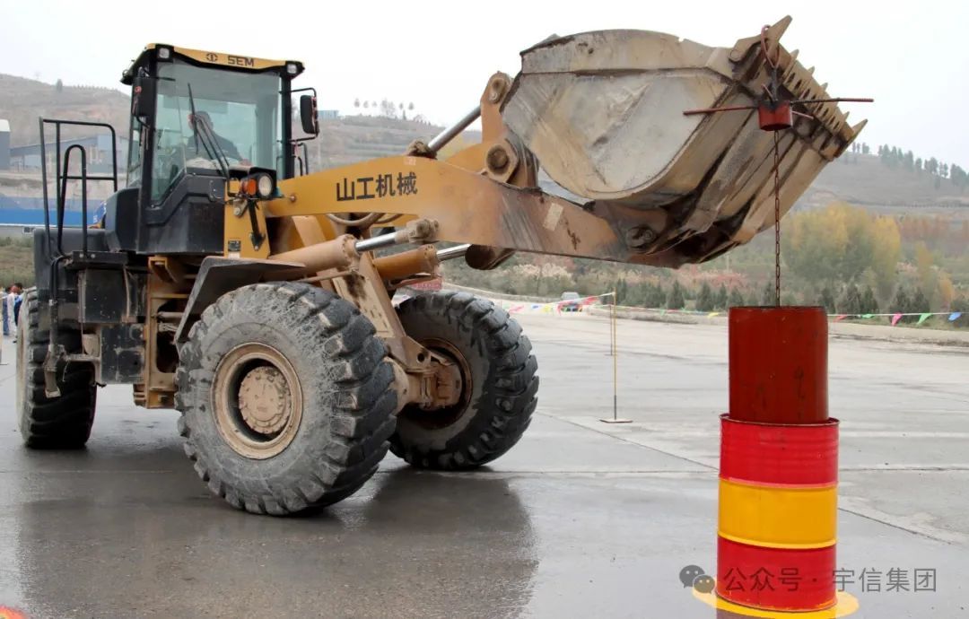 铲车司机.jpg 铲车司机.jpg