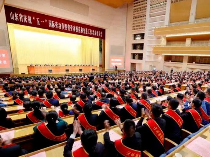 Chairman Yao Zhongxiu won the honorary title of Chairman Yao Zhongxiu won the honorary title of