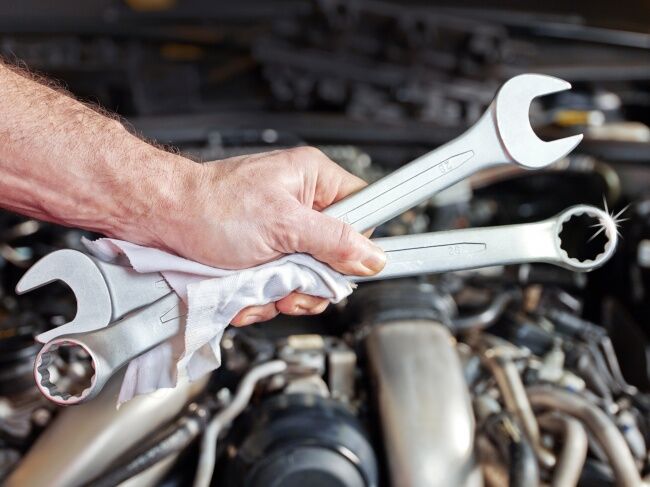 Repair and maintenance of hydraulic truck dumper