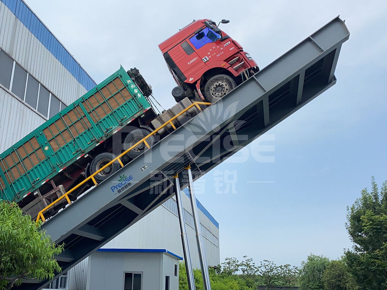 Introduction to the functions and characteristics of the hydraulic truck dumper