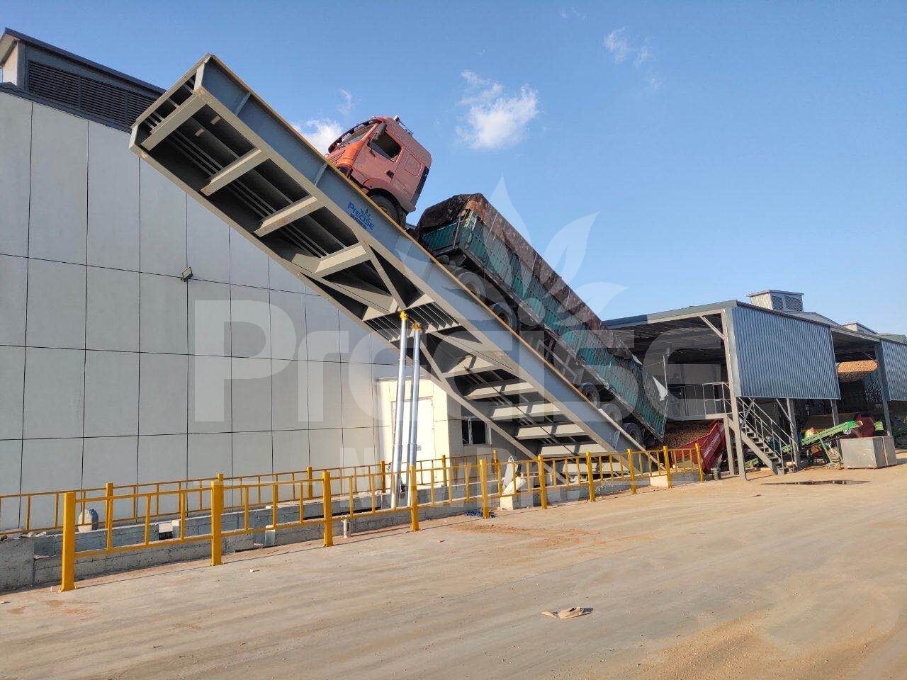 Bottom support hydraulic truck dumper