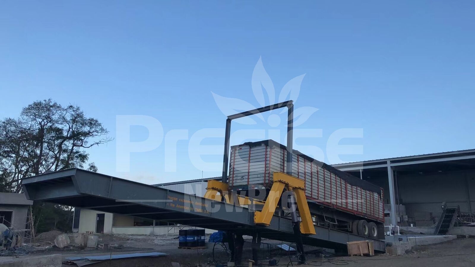 Double side support hydraulic truck dumper