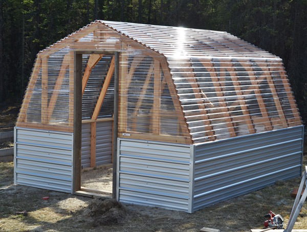 barn-style-greenhouse.png