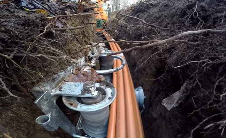 Direct-Laying-Of-Underground-Cables.jpg