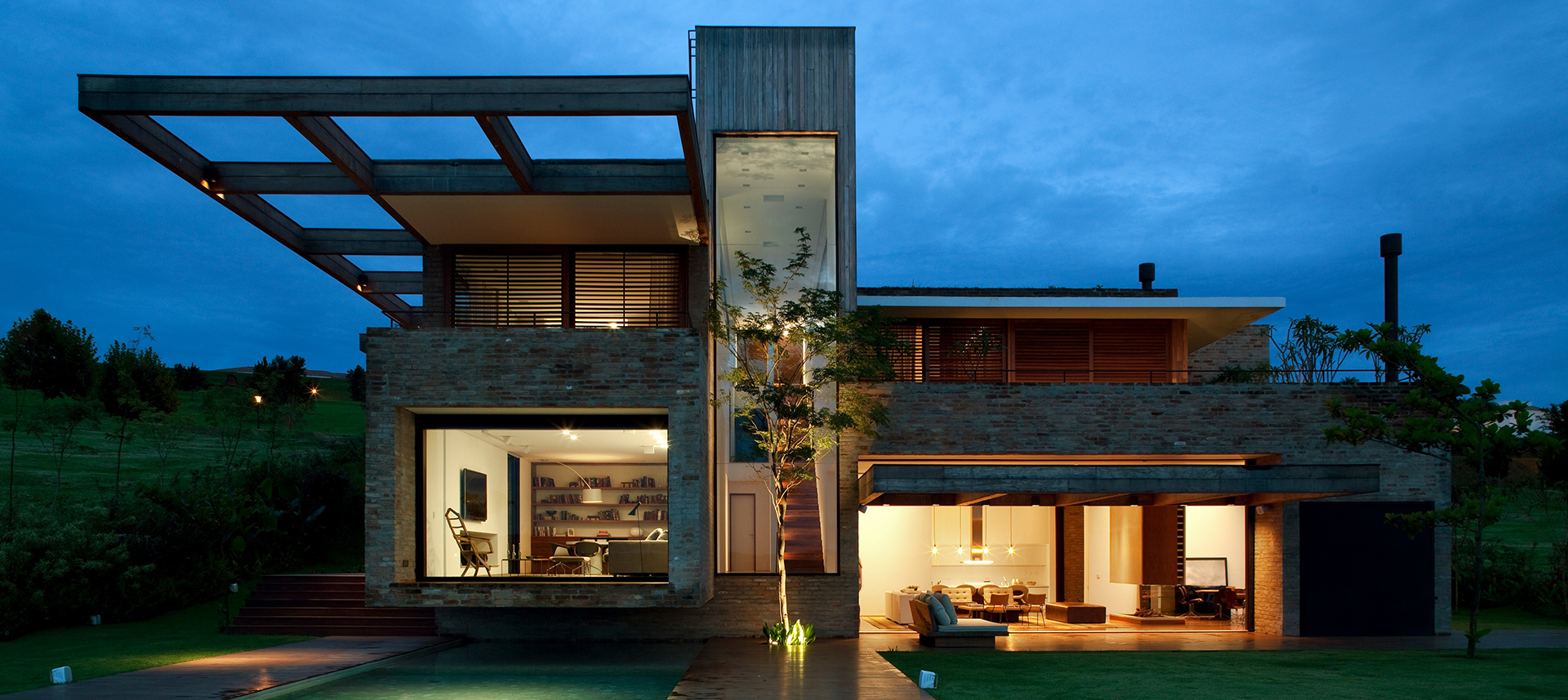 With D.GRID energy storage, the lights at home are lit up