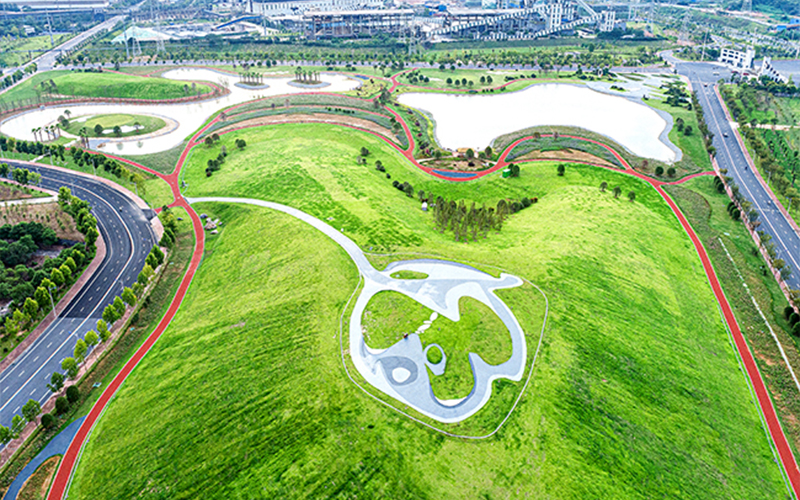 Spring scenery comes into the painting