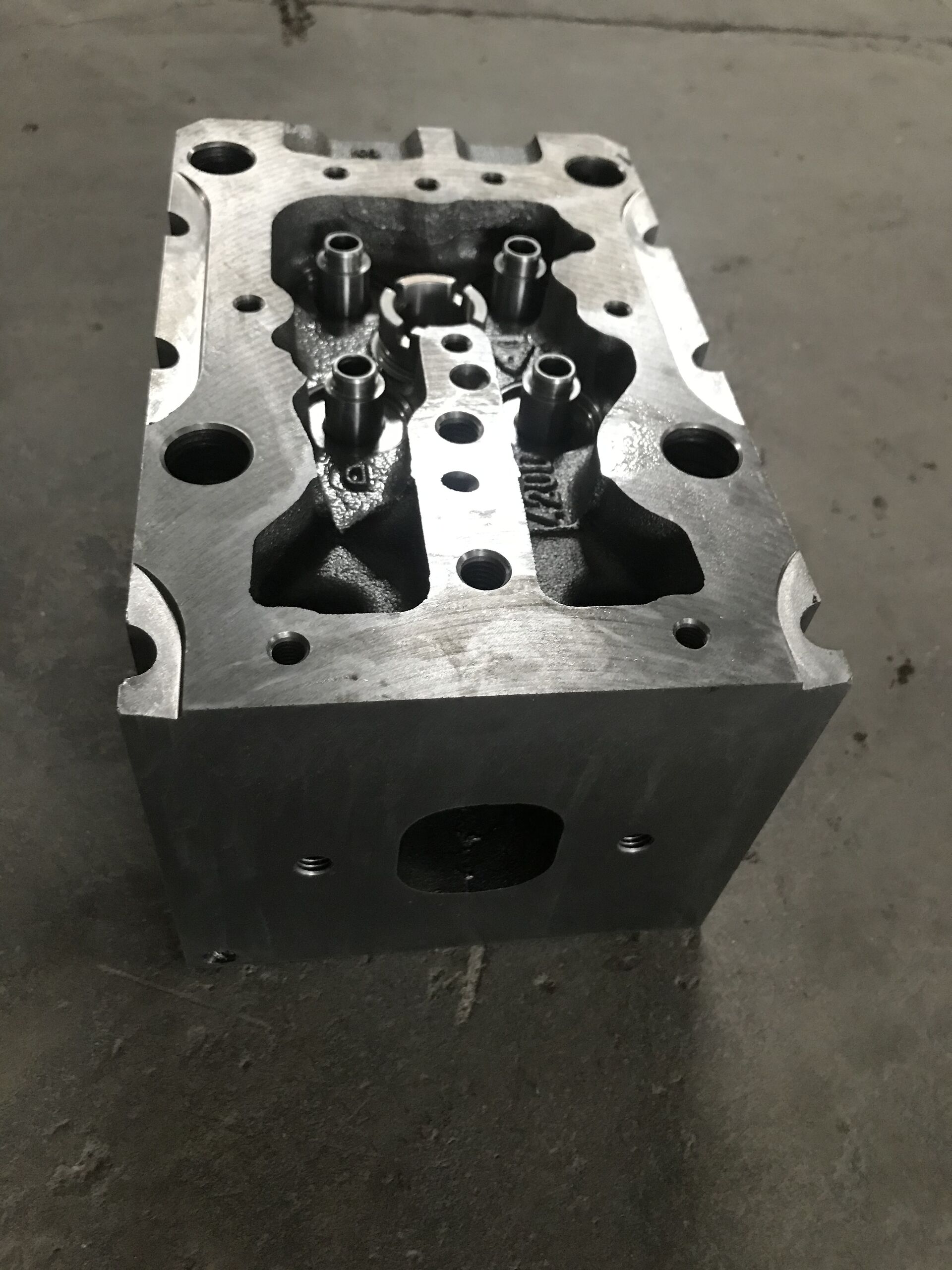 SINOTRUK ENGINE Cylinder head