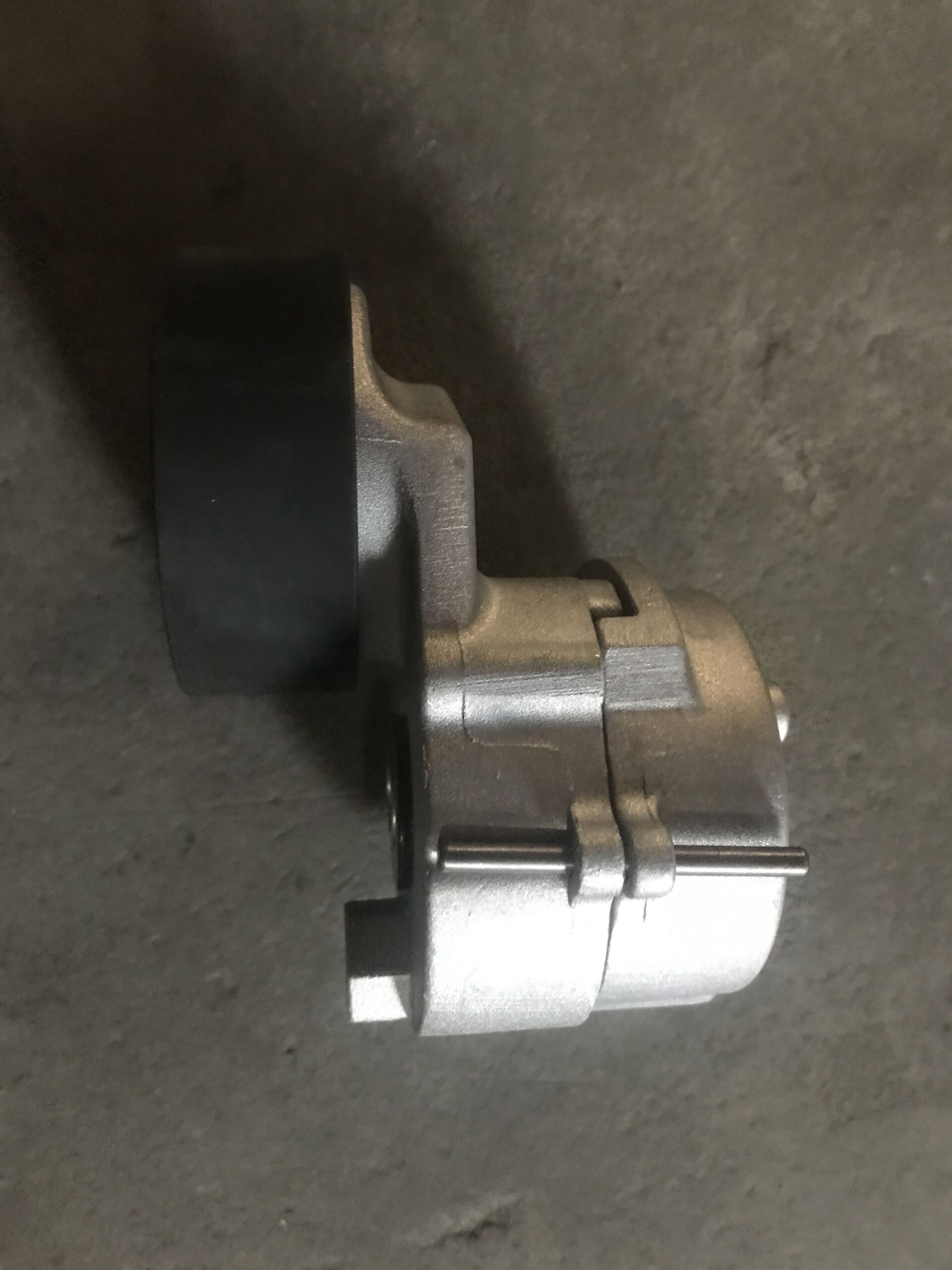 HOWO PARTS Tensioner Pulley